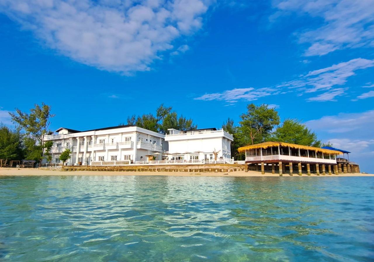 Gili Beachfront Suites غيلي تراوانغان المظهر الخارجي الصورة