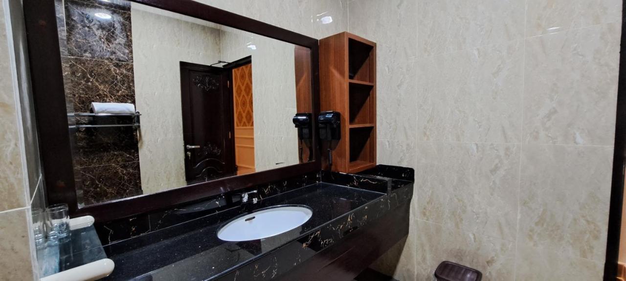 Gili Beachfront Suites غيلي تراوانغان المظهر الخارجي الصورة