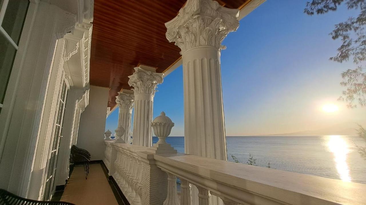 Gili Beachfront Suites غيلي تراوانغان المظهر الخارجي الصورة